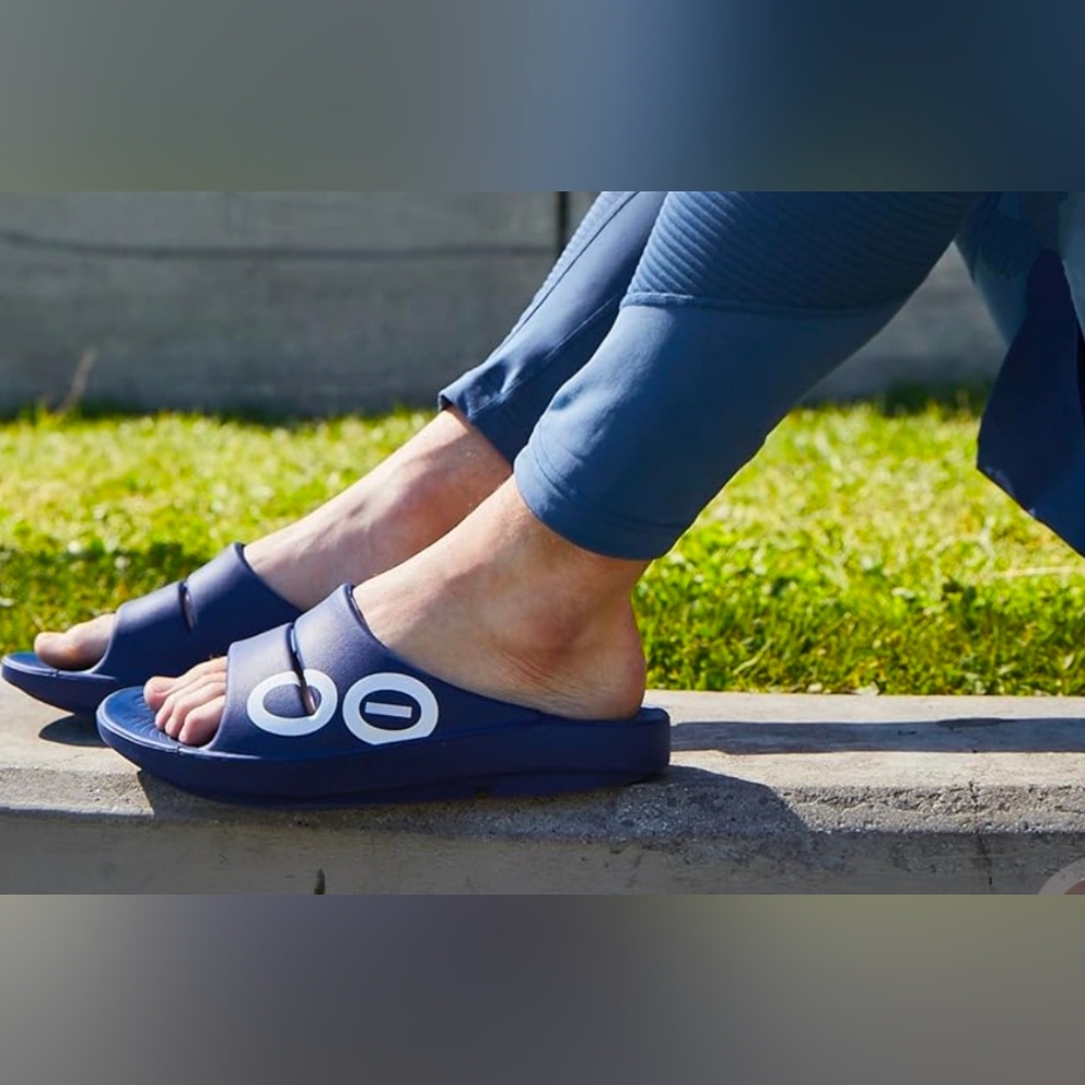 Oofos Ooaah Slides Unisex